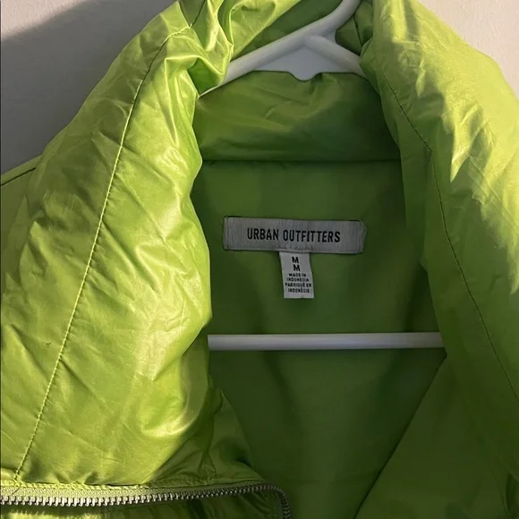 🌺50% OFF ALL BUNDLES🌺 URBAN OUTFITTERS Cropped Lime Neon Puffer Jacket - Picture 3 of 6